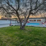 فيلة Luma Zadarvillas