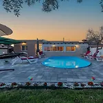 فيلة Luma Zadarvillas *