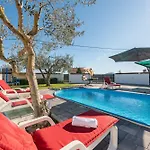 فيلة Luma Zadarvillas