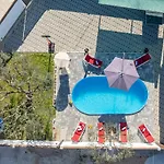 Luma Zadarvillas فيلة *