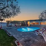 فيلة Luma Zadarvillas